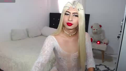 isadora online show from 07/10/26, 07:49