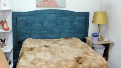 Isabel online show from 04/15/26, 12:45