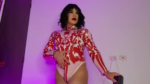 Isabella Hilton online show from 09/10/25, 08:31