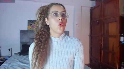 Isabela  online show from 09/17/25, 03:52