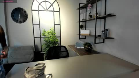 Snapshot of isasanders chatting on 10/29/25, 07:59 I S A S AN D E R S online show from 10/29/25, 07:59