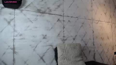 Snapshot of isasanders chatting on 12/17/25, 07:20 I S A S AN D E R S online show from 12/17/25, 07:20