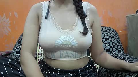 Snapshot of ishika_singh_ chatting on 09/17/25, 02:24 ishika_singh_ online show from 09/17/25, 02:24