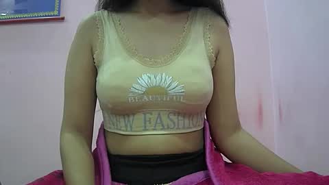 Snapshot of ishika_singh_ chatting on 12/18/25, 02:06 ishika_singh_ online show from 12/18/25, 02:06