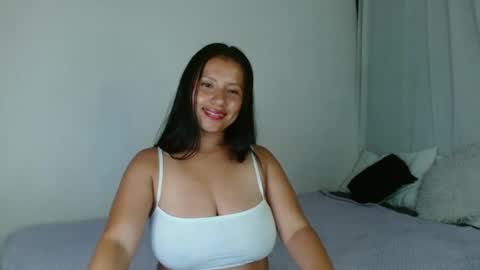 Snapshot of isis_cb17 chatting on 02/03/25, 10:43 Isis online show from 02/03/25, 10:43