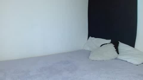 Snapshot of isis_cb17 chatting on 02/10/25, 08:42 Isis online show from 02/10/25, 08:42