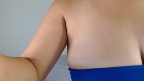 Snapshot of isis_cb17 chatting on 02/11/25, 08:42 Isis online show from 02/11/25, 08:42