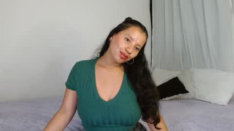 Snapshot of isis_cb17 chatting on 02/15/25, 11:14 Isis online show from 02/15/25, 11:14