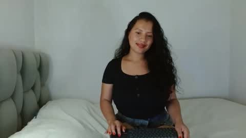 Snapshot of isis_cb17 chatting on 03/05/25, 09:48 Isis online show from 03/05/25, 09:48