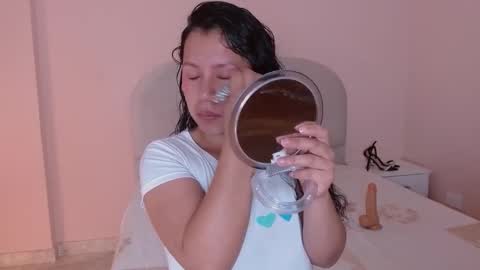 Snapshot of isis_cb17 chatting on 10/20/25, 07:53 Isis online show from 10/20/25, 07:53