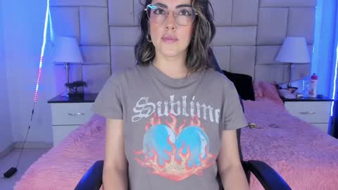 Snapshot of isis_loveyes_ chatting on 12/03/24, 08:39 Pauli online show from 12/03/24, 08:39