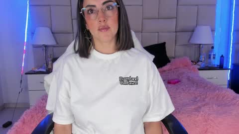 Snapshot of isis_loveyes_ chatting on 12/10/24, 07:11 Pauli online show from 12/10/24, 07:11