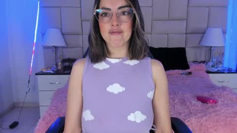 Snapshot of isis_loveyes_ chatting on 12/11/24, 10:27 Pauli online show from 12/11/24, 10:27