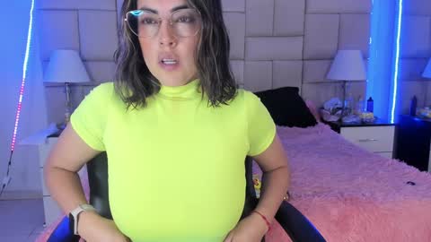 Snapshot of isis_loveyes_ chatting on 12/23/24, 08:57 Pauli online show from 12/23/24, 08:57