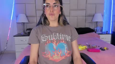 Snapshot of isis_loveyes_ chatting on 12/27/24, 09:11 Pauli online show from 12/27/24, 09:11