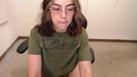 Snapshot of isis_loveyes_ chatting on 01/20/25, 02:11 Pauli online show from 01/20/25, 02:11