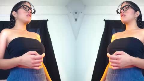 isis_valen online show from 12/03/25, 12:36