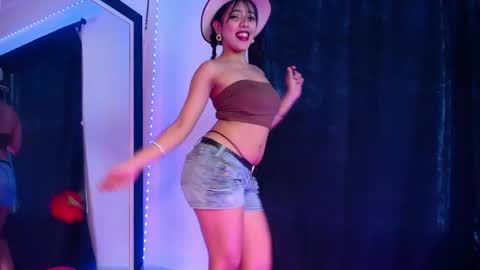 isis_valen online show from 12/17/25, 12:22