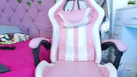 Isla Rosee18 online show from 10/27/25, 01:20