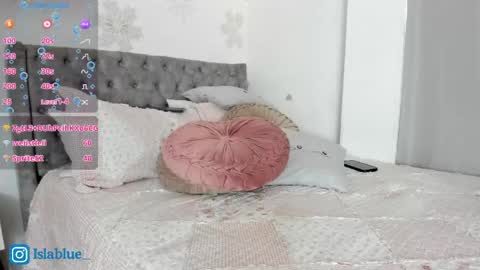 Isla Blue online show from 05/12/26, 02:25