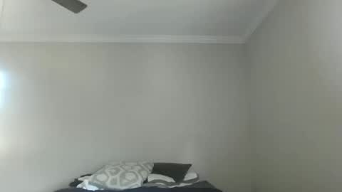 island625103 online show from 09/15/25, 03:34