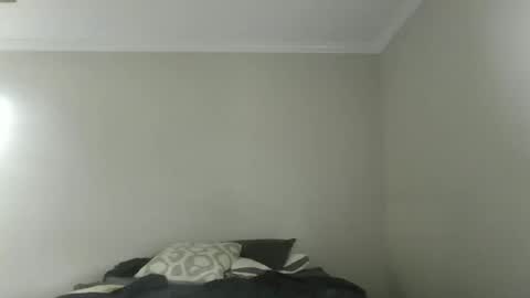 island625103 online show from 09/17/25, 05:47