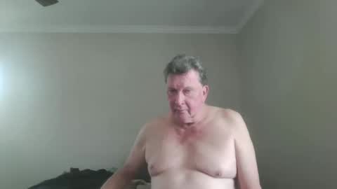 island625103 online show from 10/18/25, 07:03