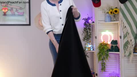 Lou  Peaches online show from 04/04/26, 02:03