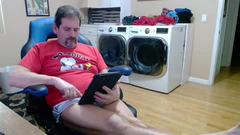 Snapshot of islandguy70 chatting on 01/11/25, 09:57 Jim online show from 01/11/25, 09:57