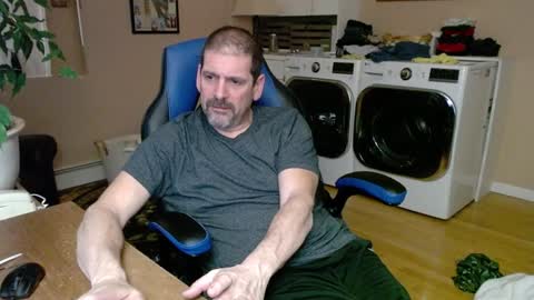 Snapshot of islandguy70 chatting on 02/07/25, 01:15 Jim online show from 02/07/25, 01:15