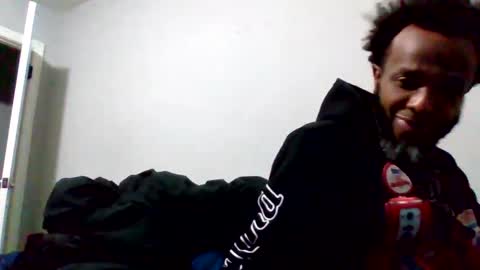 Snapshot of islandmaker chatting on 10/13/25, 06:35 islandmaker online show from 10/13/25, 06:35