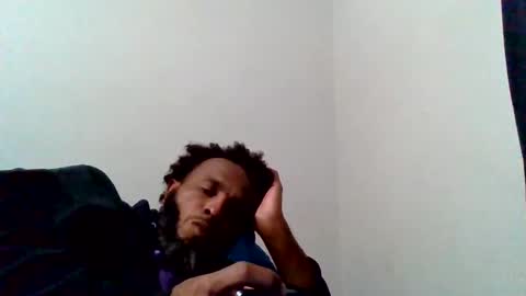 Snapshot of islandmaker chatting on 10/22/25, 07:41 islandmaker online show from 10/22/25, 07:41