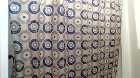 Snapshot of islandmaker chatting on 10/27/25, 08:07 islandmaker online show from 10/27/25, 08:07