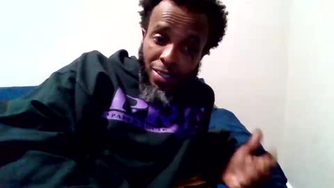 Snapshot of islandmaker chatting on 11/01/25, 02:35 islandmaker online show from 11/01/25, 02:35