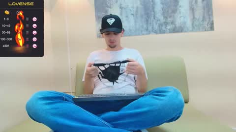 Snapshot of israel_gray chatting on 11/15/25, 12:45 Israel online show from 11/15/25, 12:45