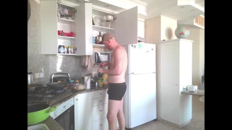 Tall Jewish Ginger DOM online show from 12/09/24, 12:19