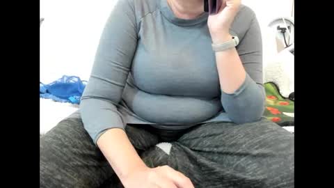 Snapshot of israelymilf chatting on 12/22/24, 01:55 Marta online show from 12/22/24, 01:55