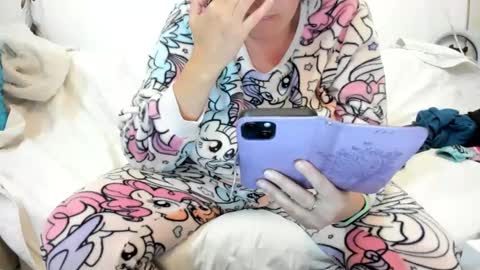 Snapshot of israelymilf chatting on 01/03/25, 07:18 Marta online show from 01/03/25, 07:18