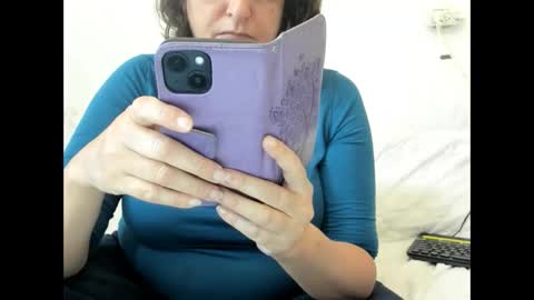 Snapshot of israelymilf chatting on 03/12/25, 08:30 Marta online show from 03/12/25, 08:30