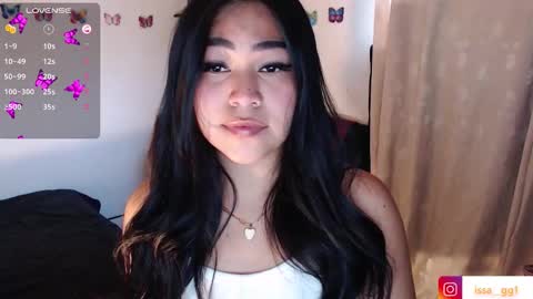 Snapshot of issa_gg chatting on 11/13/25, 11:09 isabella p online show from 11/13/25, 11:09