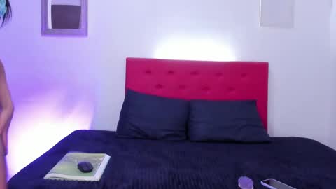 issa_kitty online show from 12/12/24, 06:21