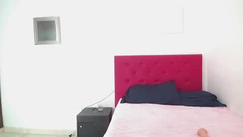 issa_kitty online show from 12/31/24, 02:58