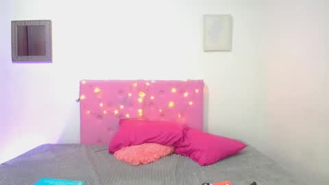 issa_kitty online show from 02/05/25, 06:26