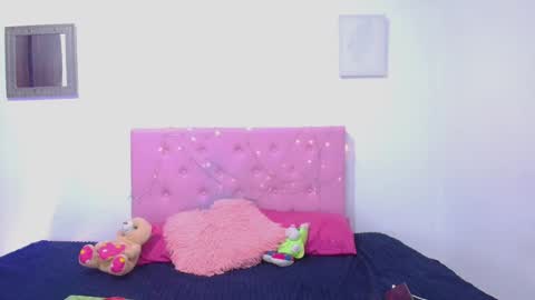 issa_kitty online show from 02/19/25, 01:29