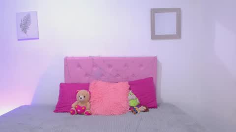 issa_kitty online show from 03/10/25, 08:01