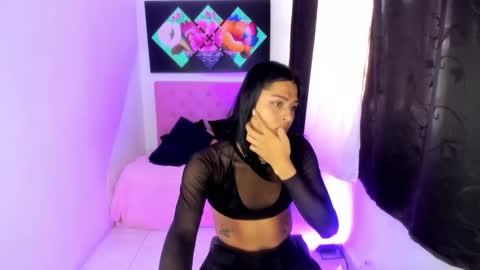 issa_kitty online show from 11/29/25, 08:12