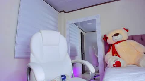 Isa  online show from 02/03/25, 08:57