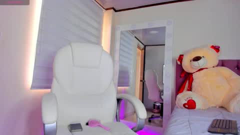 Isa  online show from 09/14/25, 06:51