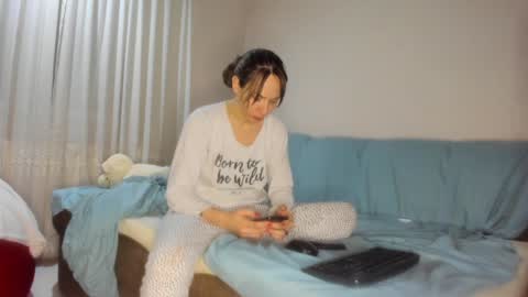 Issabelle online show from 02/03/25, 05:40