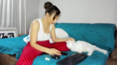 Issabelle online show from 02/15/25, 05:30